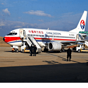 白莲空运公司航空快运业稳步发展的原因是什么？